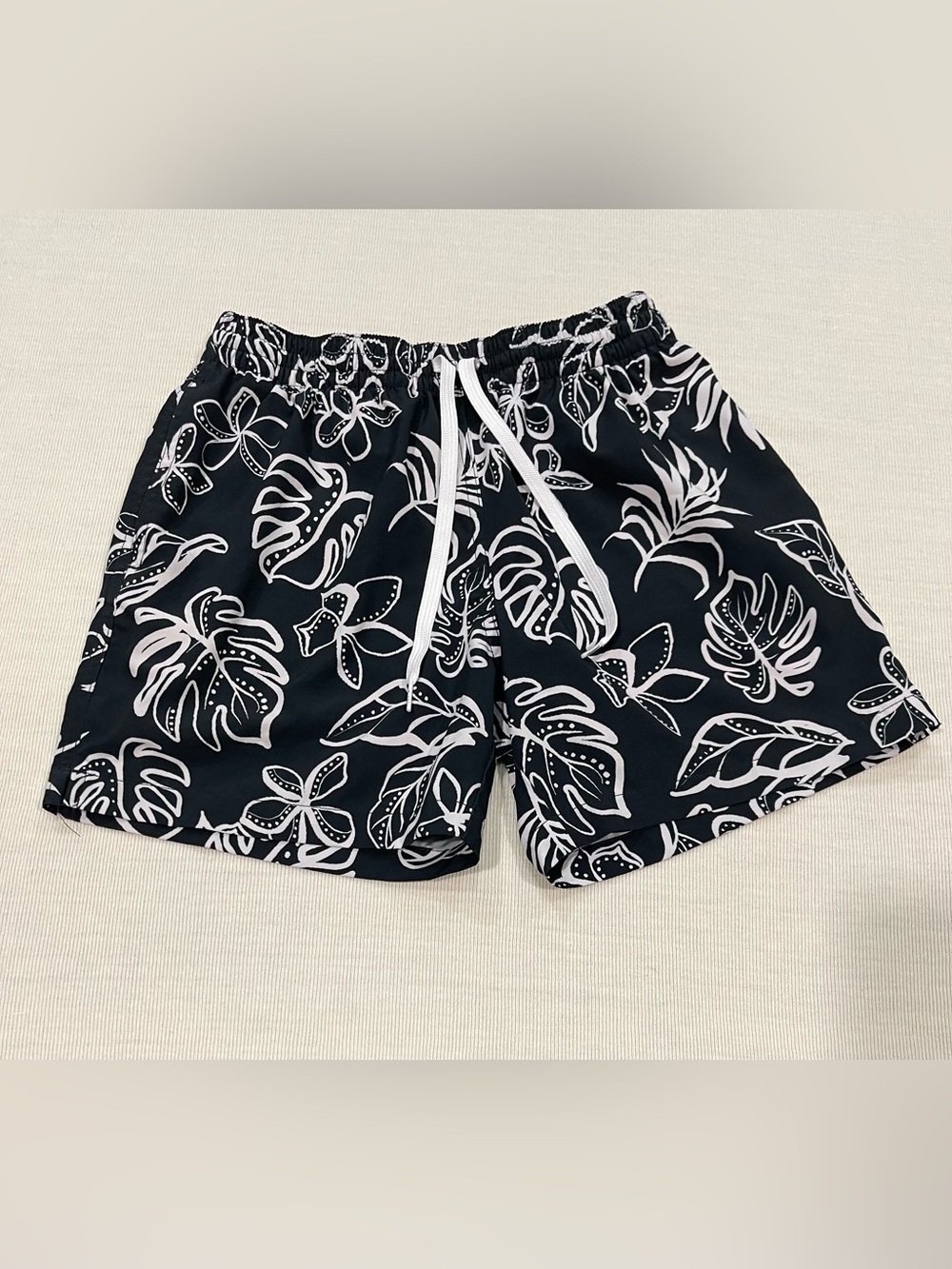 Chubbies "The Briefly in Paradise" 5.5" Inseam Swim Trunks Size Small
